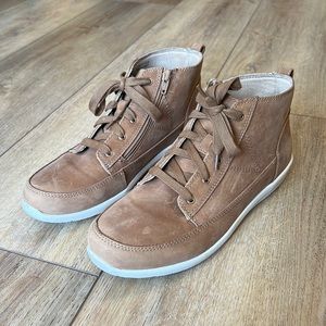 Vionic ladies US size 10 in tan, suede-like ankle boots, tie and zip.